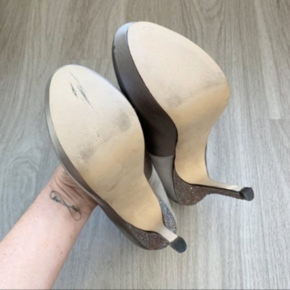 Steve Madden | Gray Satin Partyy-R Platform Pump - Picture 7 of 8